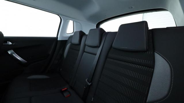 Peugeot 2008 image 2