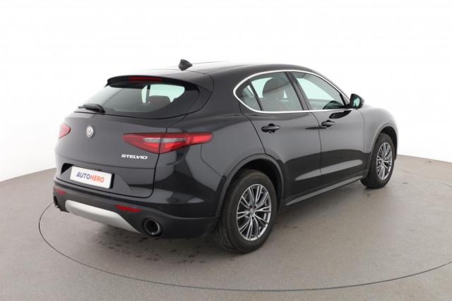 Alfa Romeo Stelvio image 1