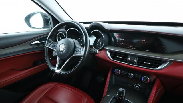 Alfa Romeo Stelvio image 5