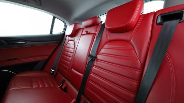 Alfa Romeo Stelvio image 6