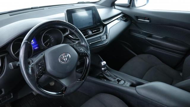 Toyota C-Hr image 2