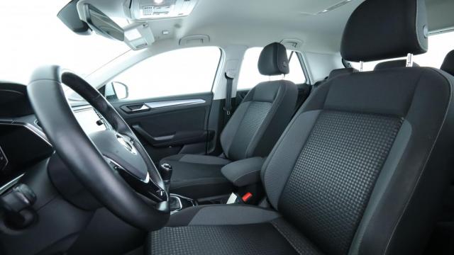Volkswagen T-Roc image 2