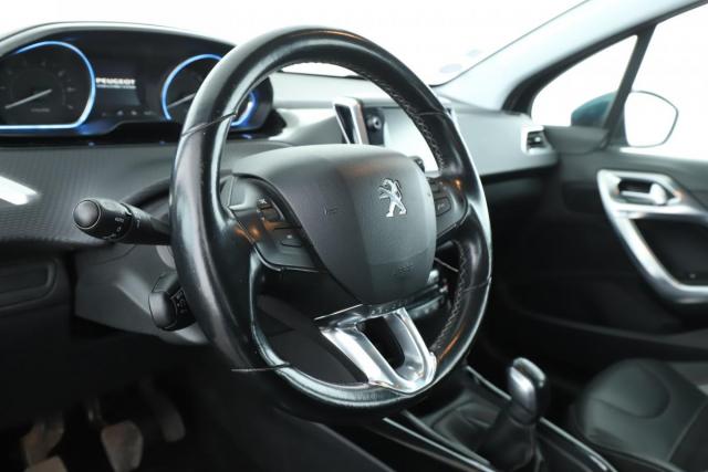 Peugeot 2008 image 2