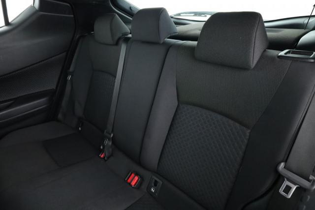 Toyota C-Hr image 2