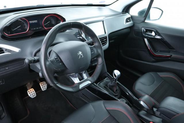 Peugeot 2008 image 8