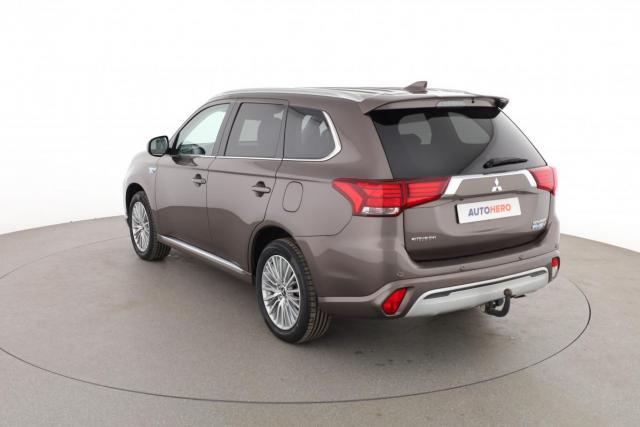 Mitsubishi Outlander image 2