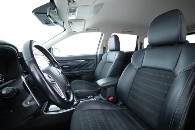 Mitsubishi Outlander image 6