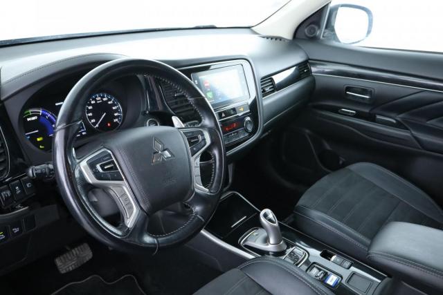 Mitsubishi Outlander image 3