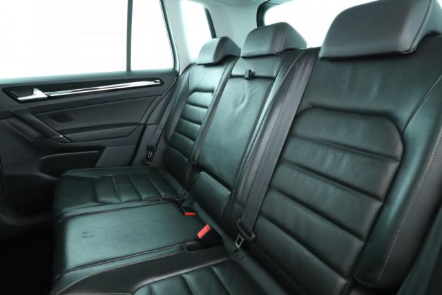 Volkswagen Golf Sportsvan image 3