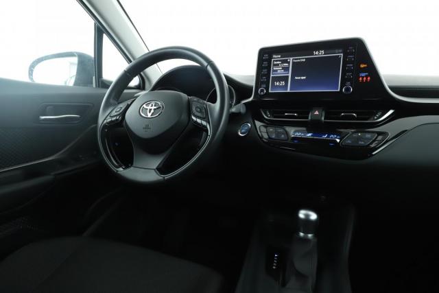 Toyota C-Hr image 2