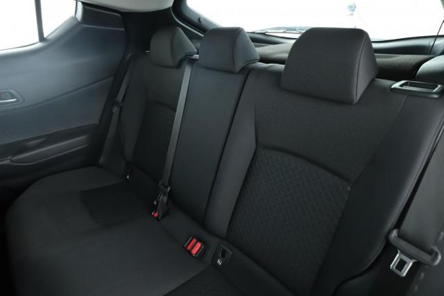 Toyota C-Hr image 8