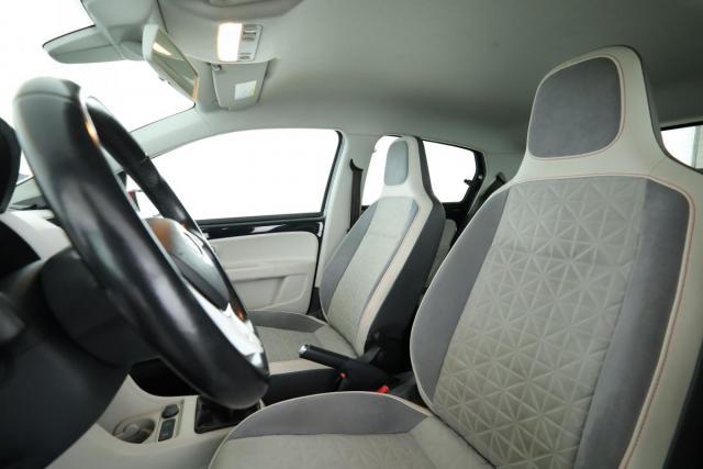 Volkswagen Up! image 7