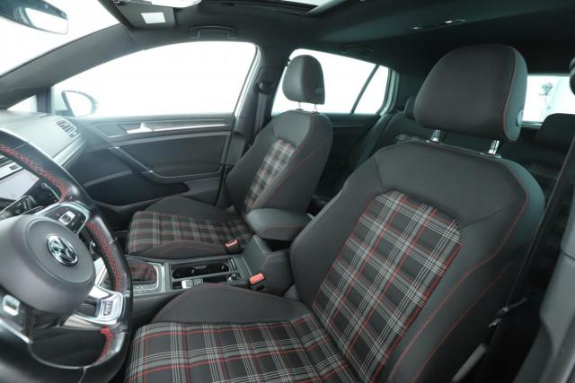 Volkswagen Golf image 2