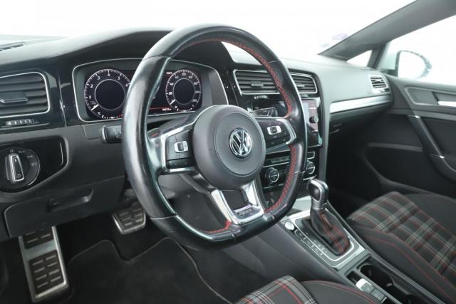 Volkswagen Golf image 6