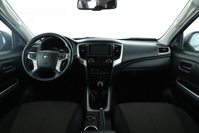 Mitsubishi L200 image 4