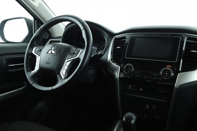 Mitsubishi L200 image 9