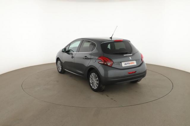 Peugeot 208 image 8