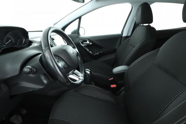 Peugeot 208 image 9