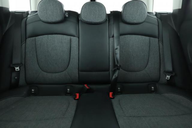 Mini Clubman image 2