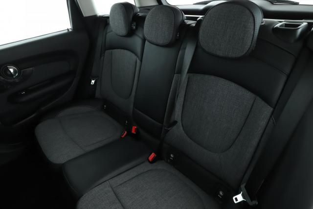 Mini Clubman image 3