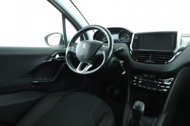 Peugeot 208 image 6