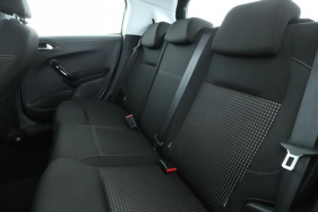 Peugeot 208 image 5