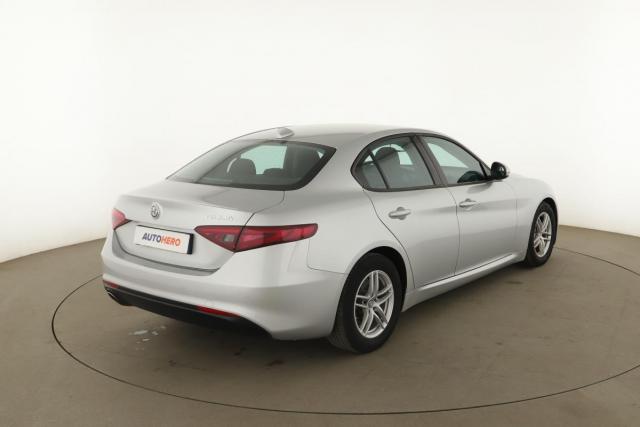 Alfa Romeo Giulia image 7