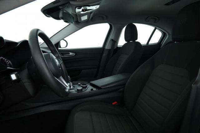 Alfa Romeo Giulia image 6