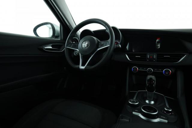 Alfa Romeo Giulia image 3