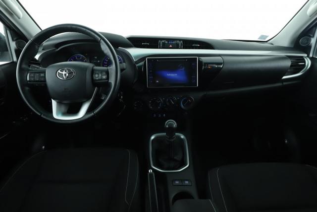 Toyota Hilux image 2
