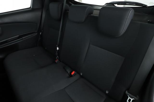 Toyota Yaris image 2