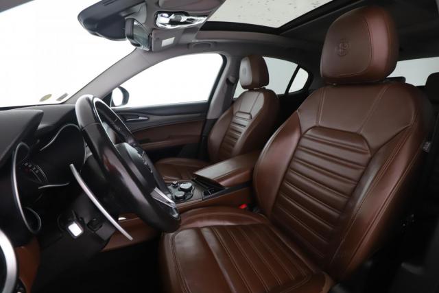 Alfa Romeo Stelvio image 4