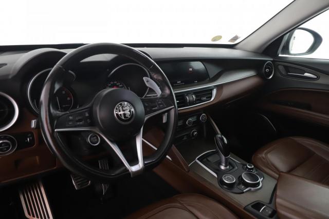 Alfa Romeo Stelvio image 5