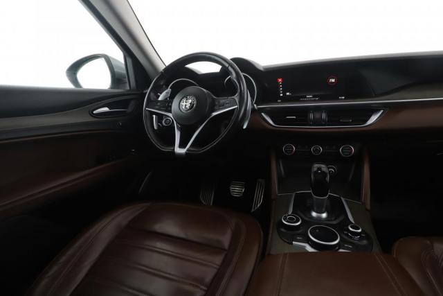Alfa Romeo Stelvio image 1