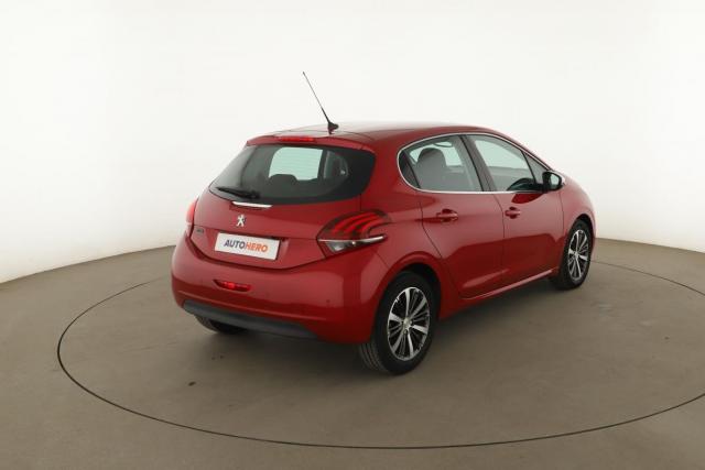 Peugeot 208 image 8