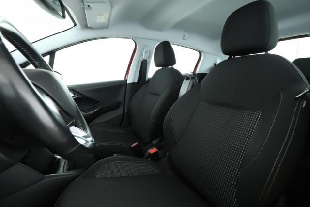 Peugeot 208 image 6