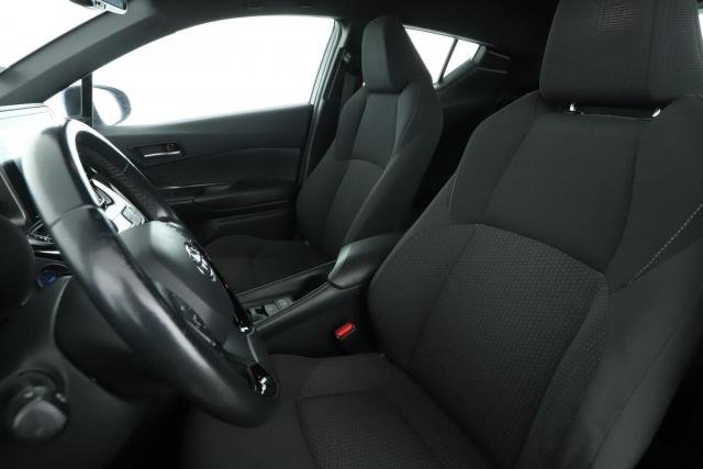 Toyota C-Hr image 7