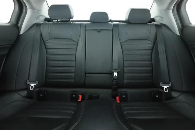 Alfa Romeo Giulia image 6