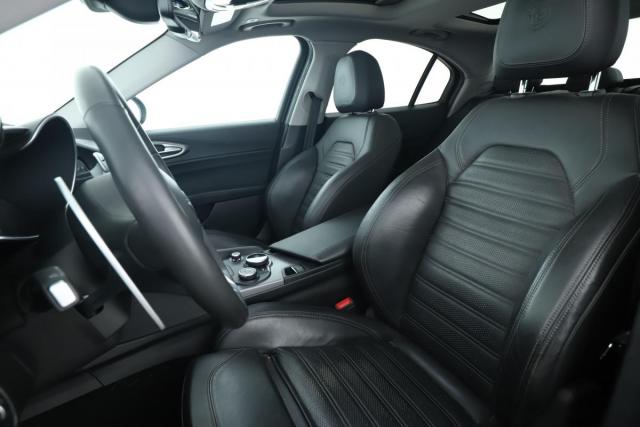 Alfa Romeo Giulia image 2