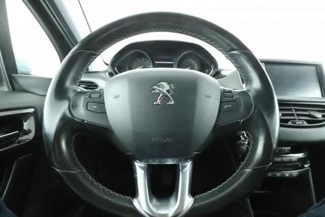 Peugeot 208 image 6