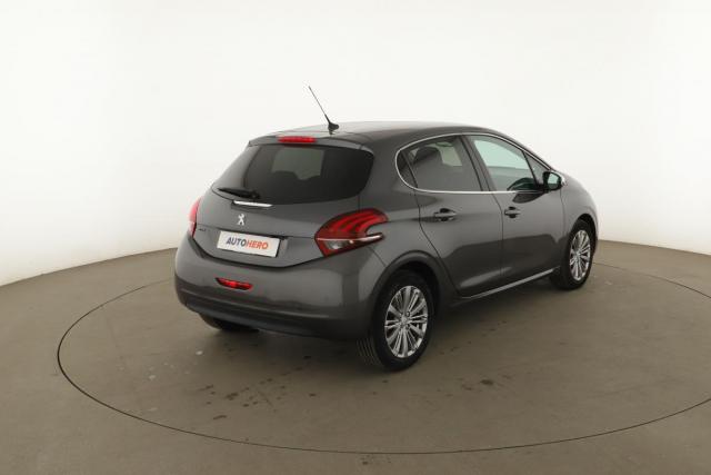 Peugeot 208 image 2