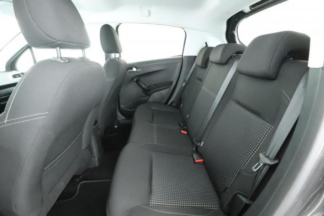 Peugeot 208 image 7
