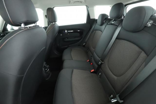 Mini Clubman image 2