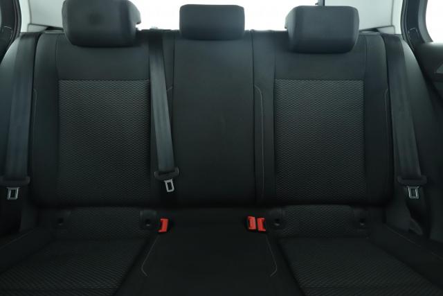 Volkswagen Golf image 8