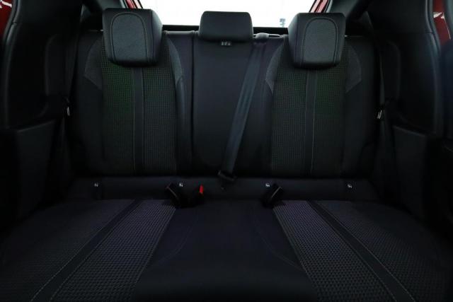 Peugeot 208 image 8