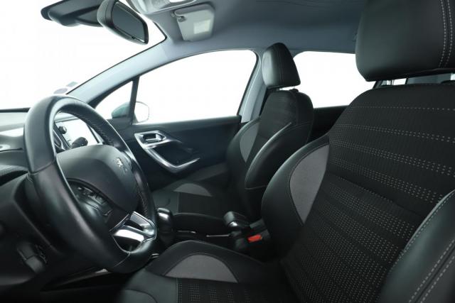 Peugeot 2008 image 8