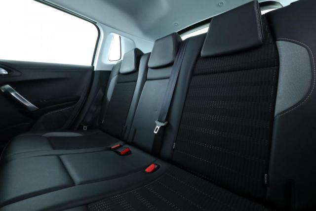 Peugeot 2008 image 9