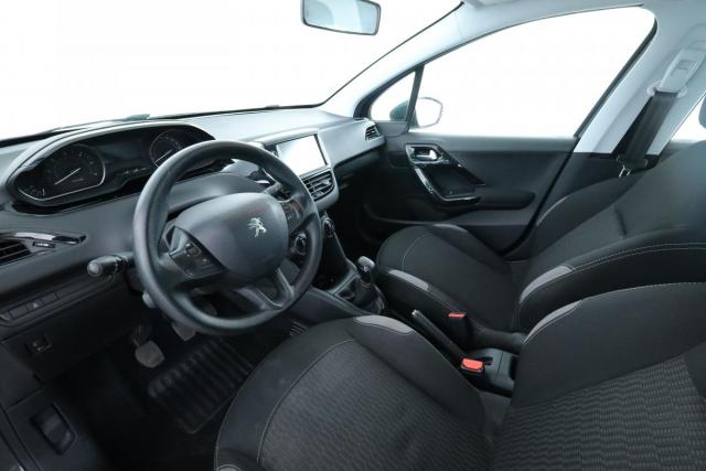 Peugeot 208 image 8