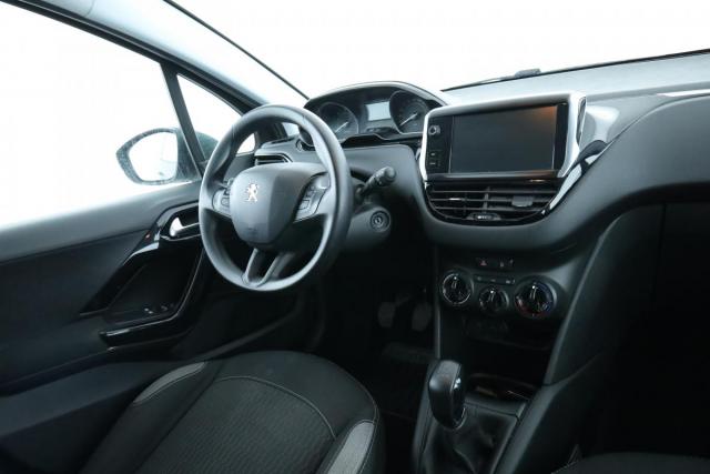 Peugeot 208 image 6