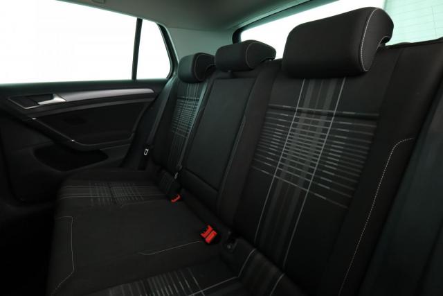 Volkswagen Golf image 8